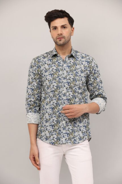 Men Regular Fit Solid Spread Collar Casual Shirt